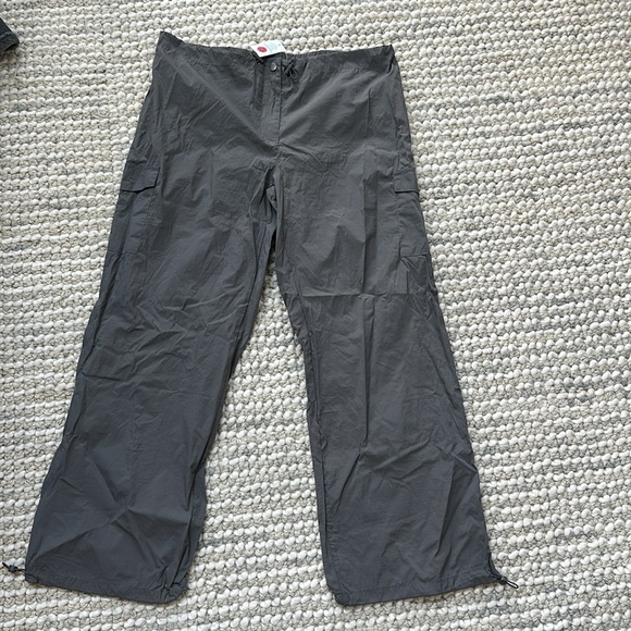 Vintage Black or Gray Cargo Windbreakers Pants NWT 🆕🖤 XL - Picture 4 of 4